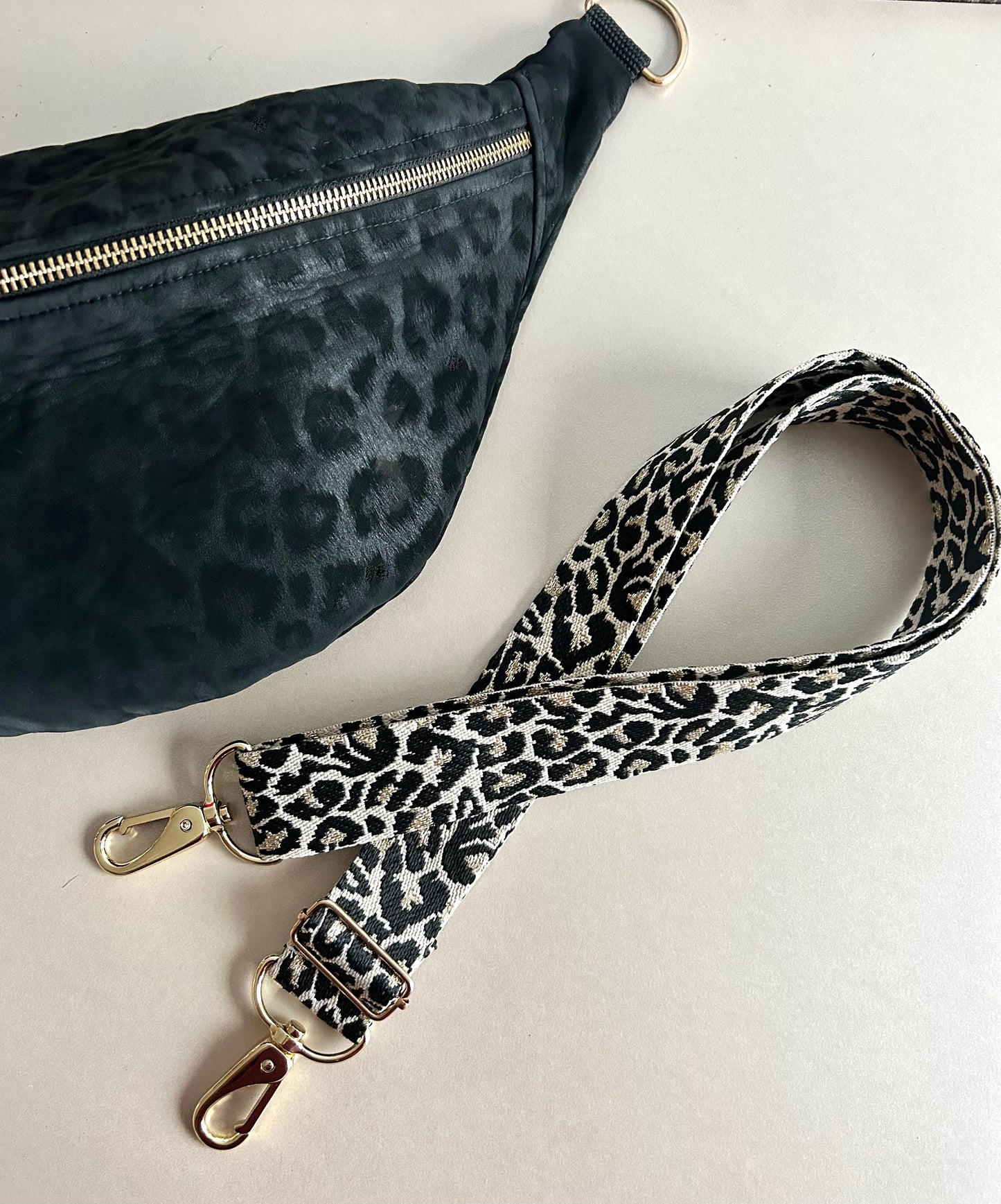 Sangle léopard doré